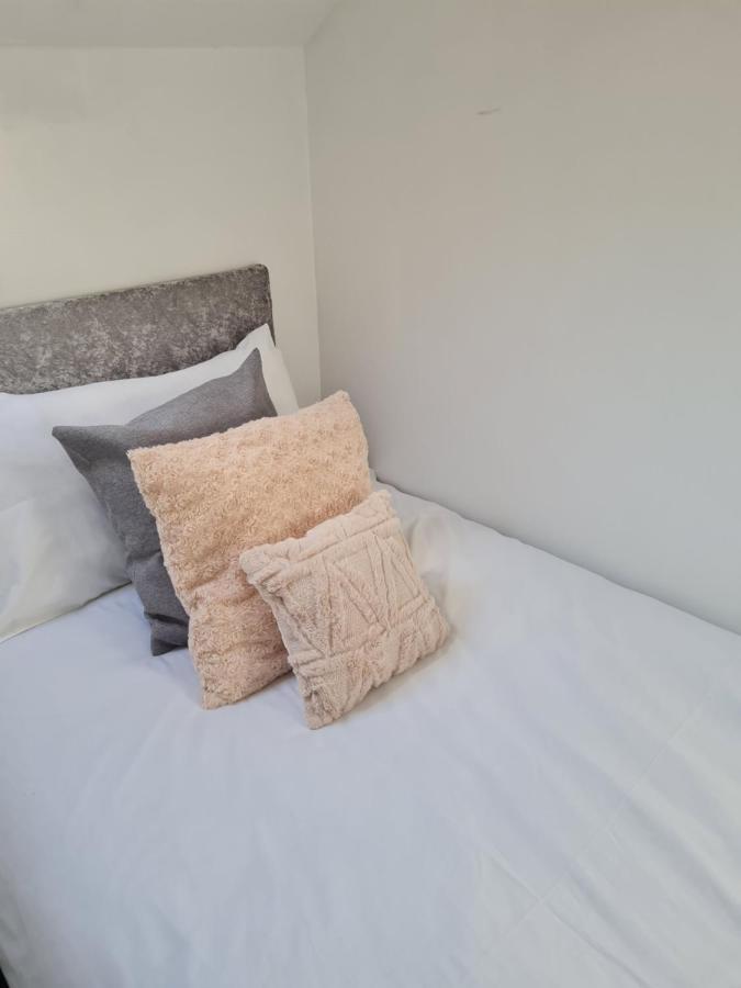 Shm Stays Hs2 Workers Great For Long Term Stays & Short Stays, 15 Min Drive To City Centre & Airport 2 Min Walk To Shops And Train Station Birmingam Exterior foto