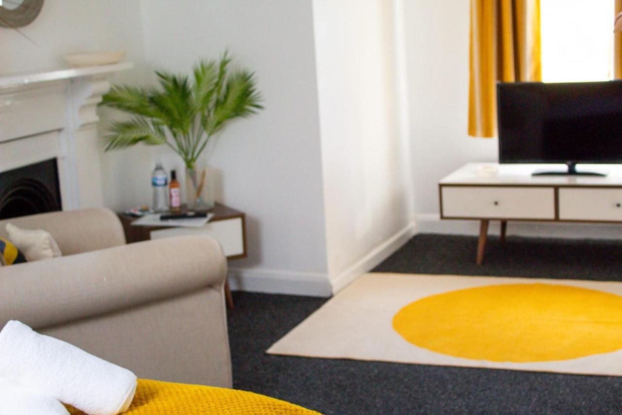 Shm Stays Hs2 Workers Great For Long Term Stays & Short Stays, 15 Min Drive To City Centre & Airport 2 Min Walk To Shops And Train Station Birmingam Exterior foto